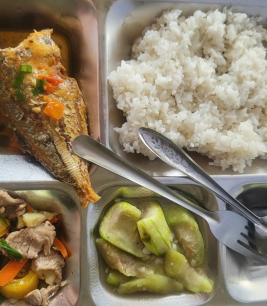 Khay cơm mẫu suất ăn công nhân mỹ phước 1