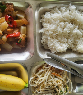 Khay cơm mẫu suất ăn công nghiệp bình dương