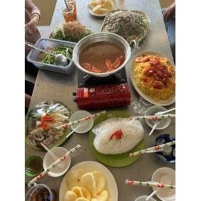 Đặt tiệc cho công nhân mỹ phước