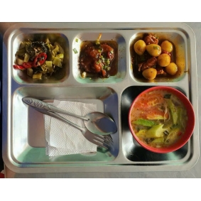 Khay cơm mẫu suất ăn công nhân vsip