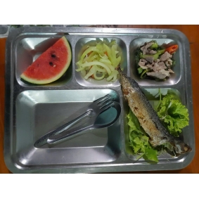 Khay cơm mẫu suất ăn công nghiệp tân uyên