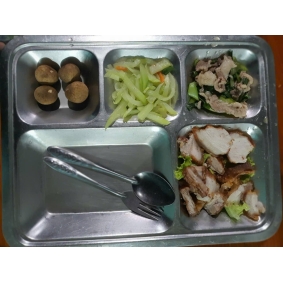 Khay cơm mẫu suất ăn công nghiệp vsip