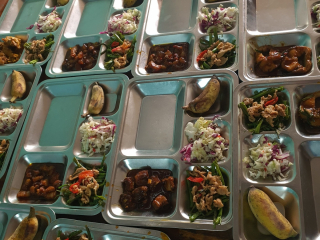 Chú trọng chất lượng bữa ăn ca, bảo vệ sức khỏe người lao động