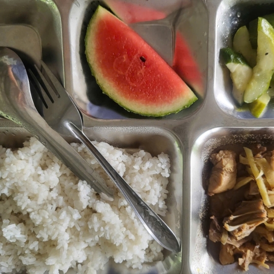 Khay cơm mẫu suất ăn công nhân mỹ phước 1